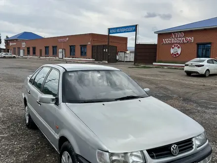 Volkswagen Passat 1994 года за 850 000 тг. в Актобе – фото 2