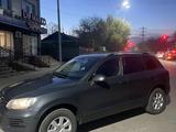 Volkswagen Touareg 2011 года за 11 000 000 тг. в Костанай – фото 2