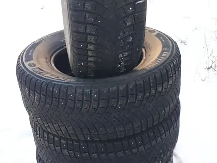 Отличную шипованная резину MICHELIN комплект за 10 000 тг. в Астана