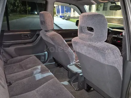 Honda CR-V 1999 года за 2 600 000 тг. в Алматы – фото 15