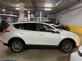 Toyota RAV4 2017 года за 14 500 000 тг. в Астана – фото 2