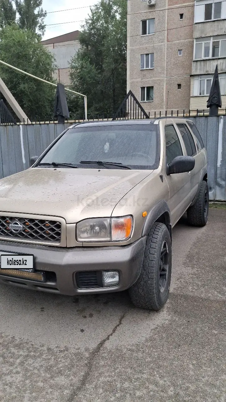 Nissan Pathfinder, 2001