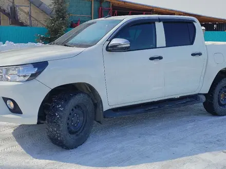 Toyota Hilux 2018 года за 13 500 000 тг. в Алматы – фото 2