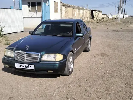 Mercedes-Benz C 180 1997 года за 2 000 000 тг. в Байконыр – фото 2