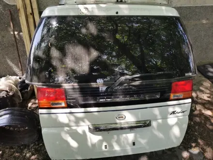 Крышка багажника Nissan Elgrand Ape50 за 100 000 тг. в Астана