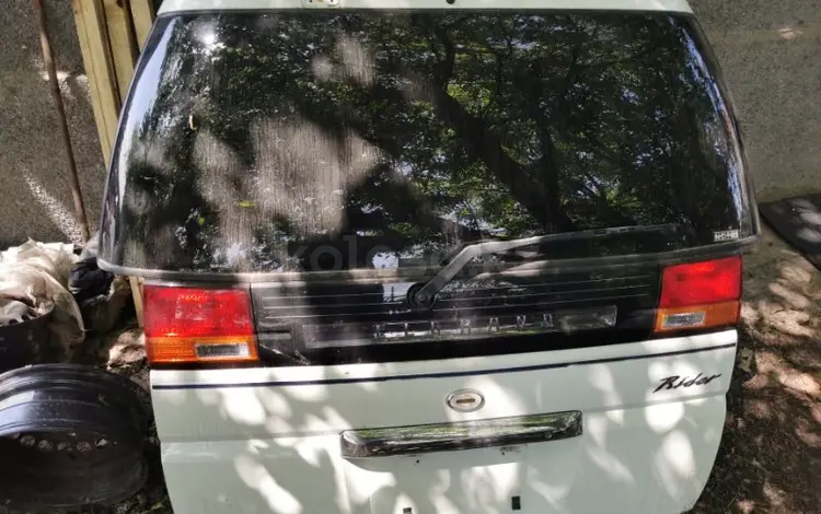Крышка багажника Nissan Elgrand Ape50үшін100 000 тг. в Астана
