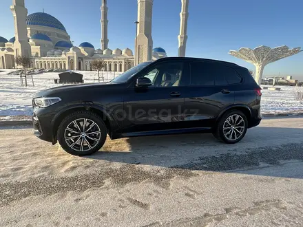 BMW X5 2019 года за 37 000 000 тг. в Астана – фото 3