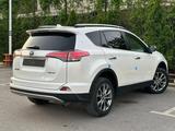 Toyota RAV4 2018 годаfor16 500 000 тг. в Алматы – фото 4