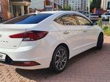 Hyundai Elantra 2020 годаfor9 800 000 тг. в Астана – фото 3