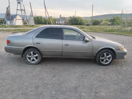 Toyota Camry 2000 года за 3 500 000 тг. в Усть-Каменогорск