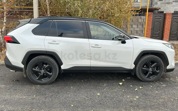 Toyota RAV4 2020 года за 16 000 000 тг. в Караганда