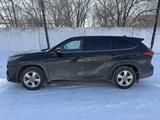 Toyota Highlander 2022 года за 17 500 000 тг. в Караганда – фото 2