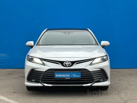 Toyota Camry 2023 года за 16 280 000 тг. в Алматы – фото 2