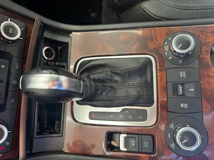 Volkswagen Touareg 2011 года за 6 507 900 тг. в Астана – фото 11