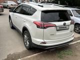 Toyota RAV4 2017 года за 13 900 000 тг. в Усть-Каменогорск – фото 2