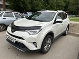 Toyota RAV4 2017 года за 14 200 000 тг. в Усть-Каменогорск – фото 3