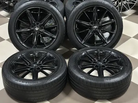 Камри летний комплект оригинал 235 45 R18 Continental за 320 000 тг. в Атырау