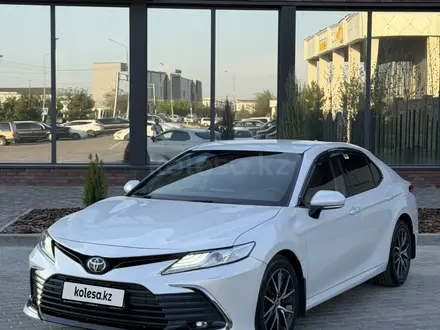 Toyota Camry 2021 года за 16 700 000 тг. в Шымкент – фото 2