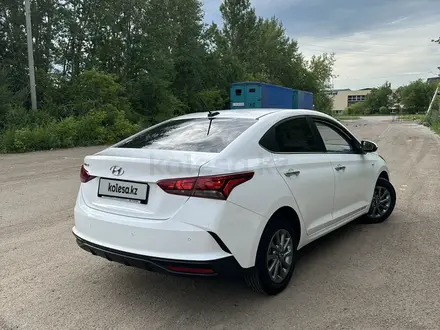 Hyundai Accent 2022 года за 8 900 000 тг. в Кокшетау – фото 2