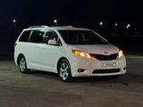 Toyota Sienna 2013 года за 12 500 000 тг. в Жанаозен – фото 2