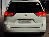 Toyota Sienna 2013 года за 12 500 000 тг. в Жанаозен – фото 5