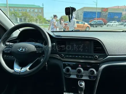 Hyundai Elantra 2019 года за 7 100 000 тг. в Атырау – фото 7