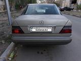 Mercedes-Benz E 220 1993 года за 1 700 000 тг. в Жезказган – фото 4