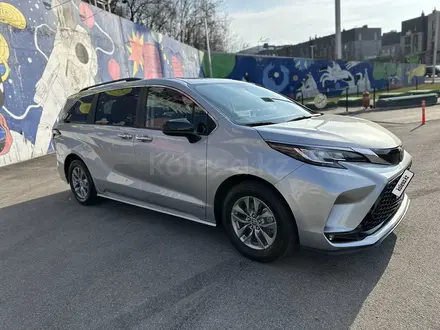 Toyota Sienna 2021 года за 21 200 000 тг. в Алматы – фото 3