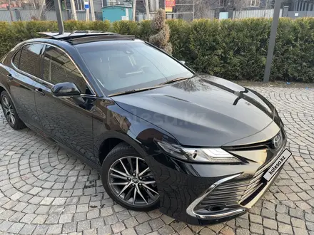 Toyota Camry 2023 года за 16 500 000 тг. в Алматы – фото 30