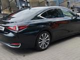 Lexus ES 250 2018 года за 22 000 000 тг. в Алматы – фото 2