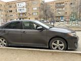 Toyota Camry 2014 года за 9 300 000 тг. в Жанаозен – фото 2