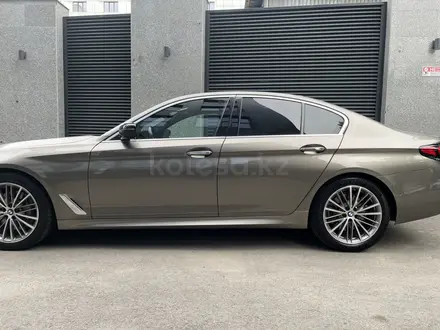 BMW 540 2017 года за 17 000 000 тг. в Алматы – фото 14