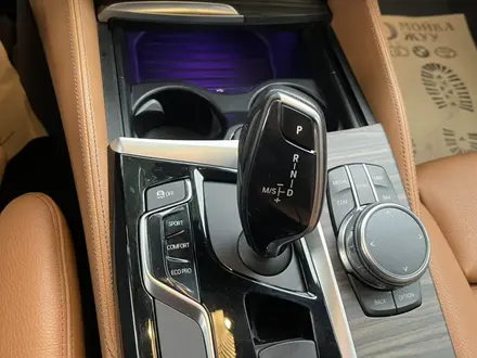 BMW 540 2017 года за 17 000 000 тг. в Алматы – фото 16
