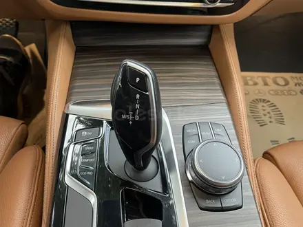 BMW 540 2017 года за 17 000 000 тг. в Алматы – фото 18