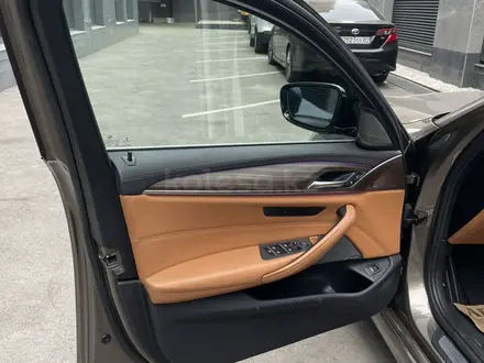 BMW 540 2017 года за 17 000 000 тг. в Алматы – фото 19