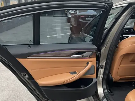 BMW 540 2017 года за 17 000 000 тг. в Алматы – фото 21