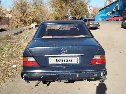 Mercedes-Benz E 220 1993 года за 700 000 тг. в Караганда – фото 3