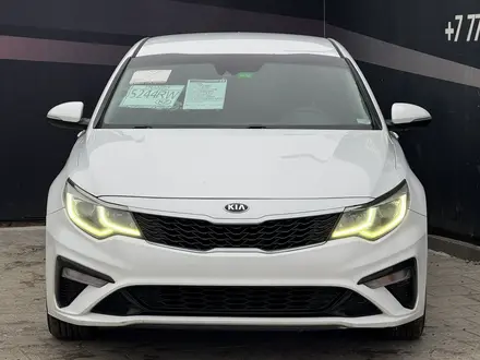 Kia Optima 2018 года за 8 800 000 тг. в Актобе – фото 2