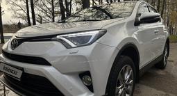 Toyota RAV4 2019 года за 16 000 000 тг. в Усть-Каменогорск – фото 2