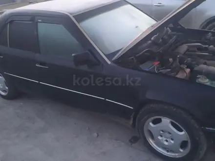 Mercedes-Benz E 280 1993 года за 1 550 000 тг. в Актау – фото 4