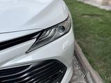 Toyota Camry 2019 года за 14 900 000 тг. в Шымкент – фото 3