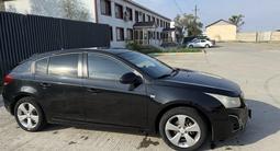Chevrolet Cruze 2013 года за 3 500 000 тг. в Атырау – фото 3