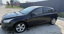 Chevrolet Cruze 2013 года за 3 500 000 тг. в Атырау – фото 2