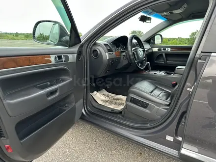 Volkswagen Touareg 2007 года за 8 200 000 тг. в Караганда – фото 24