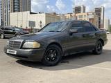 Mercedes-Benz C 200 1996 года за 1 800 000 тг. в Астана – фото 2