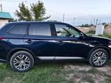 Mitsubishi Outlander 2017 года за 8 800 000 тг. в Акжар