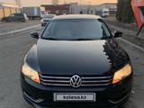 Volkswagen Passat 2012 годаfor4 000 000 тг. в Алматы – фото 2