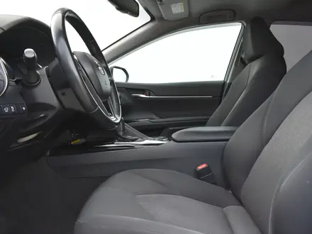 Toyota Camry 2021 года за 10 699 990 тг. в Атырау – фото 17