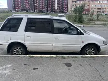 Mitsubishi Space Wagon, 1994