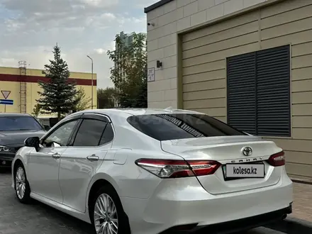Toyota Camry 2018 года за 12 500 000 тг. в Алматы – фото 4